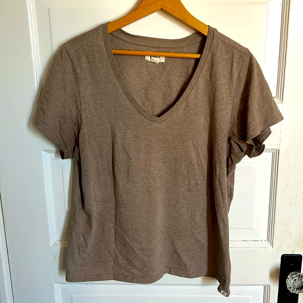 Pact Women’s Medium V neck tee 100% Organic Cotton